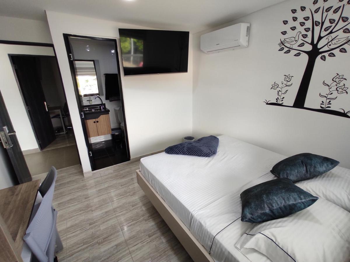 Hostel Boutique Nido De Loros Медельин Экстерьер фото